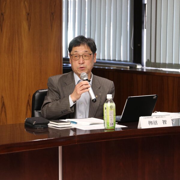 担い手同行訪問について報告する栁沼智専務