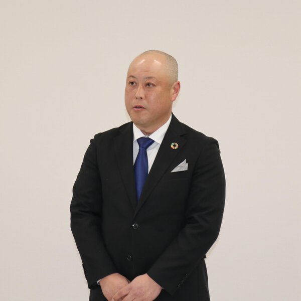 あいさつする力丸部会長