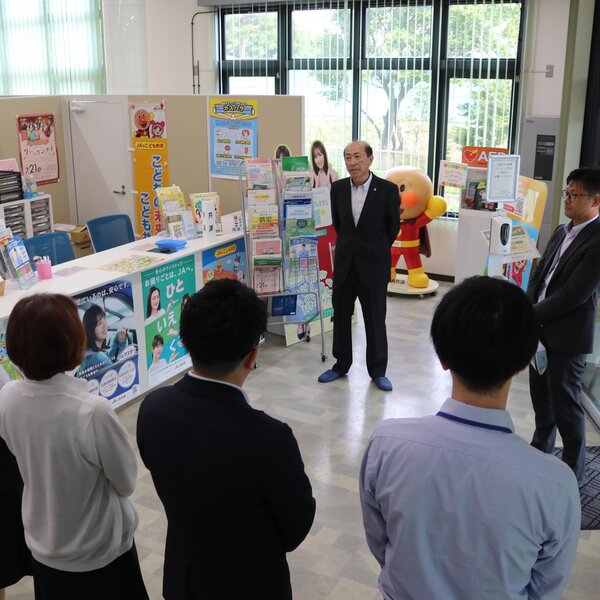 あいさつする井戸川復興専任理事