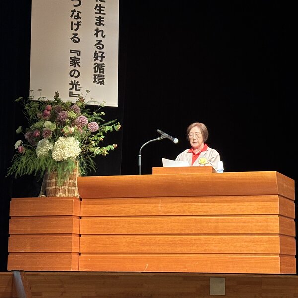 発表する橋本さん