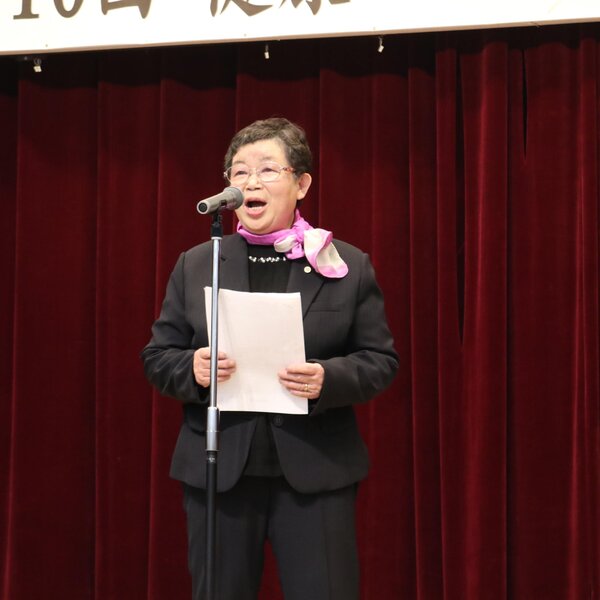 あいさつする郡山地区女性部の先﨑美恵子部長