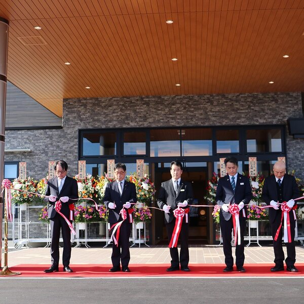 代表者らによるテープカット