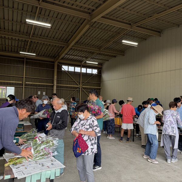 郡山地区の花市（田村営農経済センター）